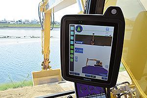 土器川の堤防補強工事では、ICT建設機械を導入