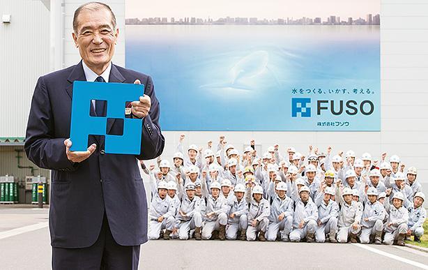 フソウの社員らと=高松市郷東町