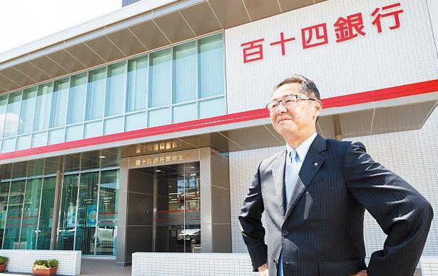 2006年、綾田さんが初めて支店長になった栗林支店。昨年3月に新築開店した＝高松市花ノ宮町
