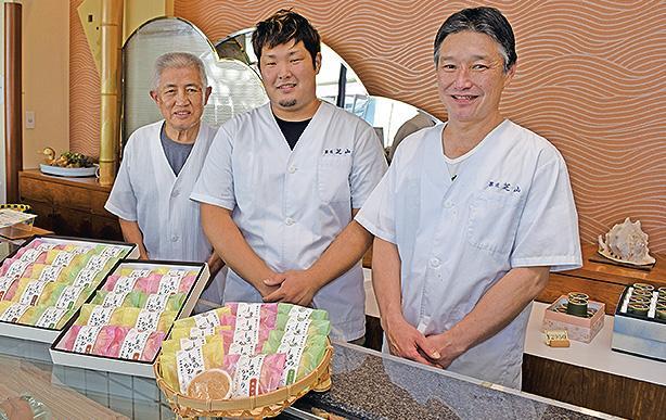 左から鈴木盛之さん、晴雄さん、康成さん