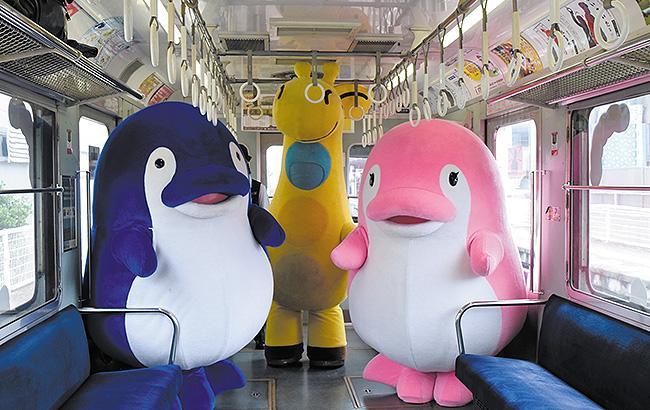 6月7日の出発式後の電車には、nanacoと、ことでんキャラクターのことちゃん＆ことみちゃんも乗車