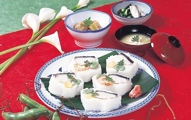 押しぬき寿司と初夏の食卓（写真提供：香川県農業経営課）