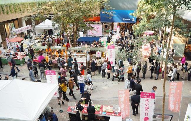 高松市の丸亀町グリーン けやき広場