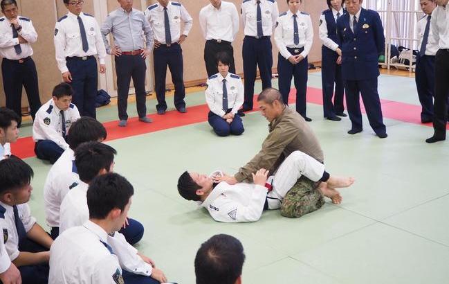 小田さん（中央下）と森江さん（中央上）