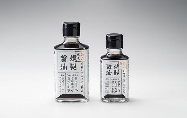 旨み薫る燻製醤油　100ml･1100円、200ml･1900円