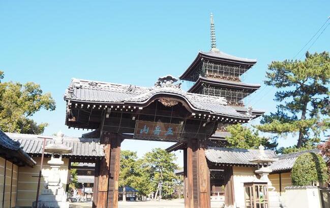 五岳山善通寺。再建された現在の五重塔は4代目で、明治35年に完成した