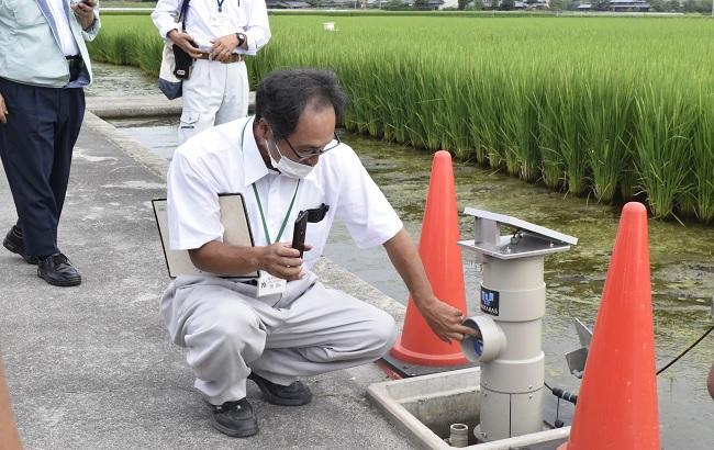 水稲の自動水管理システムを説明