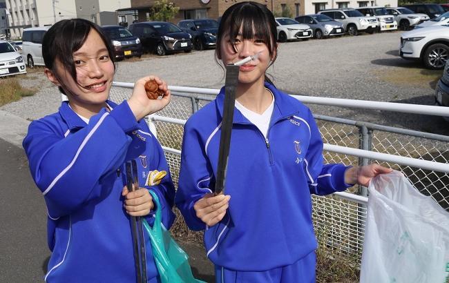 学校周辺地域の清掃活動も地域貢献活動の一つ