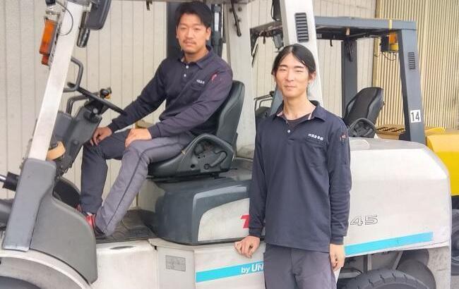 写真左:四国松下第一倉庫　藤田恒輝さん（多度津高校出身） 写真右:四国松下第一倉庫　大平満心さん（多度津高校出身）