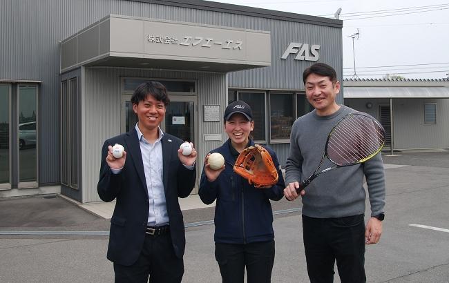 （写真左から）吉田　琢登さん（香川西高校（現・四国学院大学香川西高校）出身） 杉田　美桜さん（丸亀城西高校出身）、日野　聖悟さん（愛媛・今治東高校出身）
