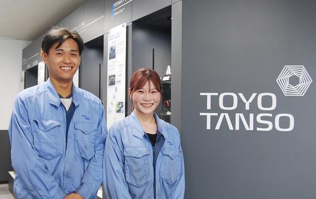 写真左　CC素材製造部CC製造グループ製造係熱処理チーム　草水　夢来さん（藤井高校出身） 写真右　品質保証部品質管理二課1係　西山　凛さん（観音寺総合高校出身）