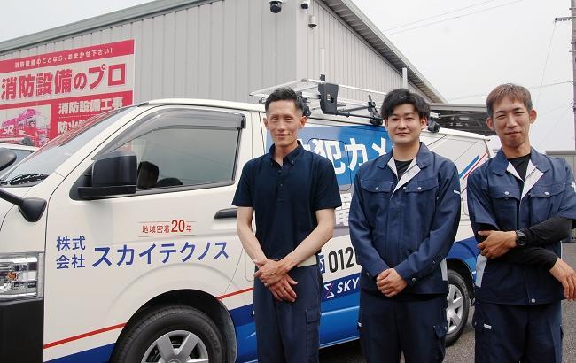 左：衛生環境・ビルメンテナンス　木村　靖斗さん（高松中央高校出身） 中：防犯設備業・建築物法定点検・赤外線/ドローン調査　坂井　智哉さん（高松工芸高校出身） 右：消防設備　山内　誠さん（愛媛・南宇和高校出身）
