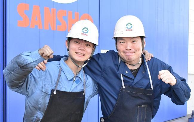 左：製造一課第1G　金黒　仁さん（藤井学園寒川高校出身） 右：製造二課第1G　金黒　陽介さん