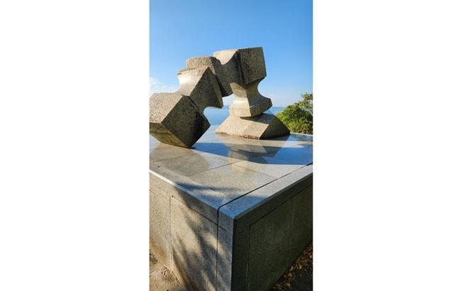 大崎山園地に展示されている「またきまい」