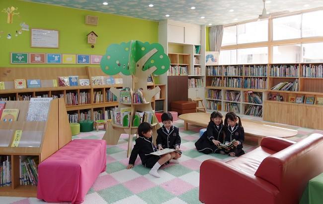 子どもたちの探求の場としてクラウドファンディングで刷新した「Library」（らく楽寺井幼稚園）