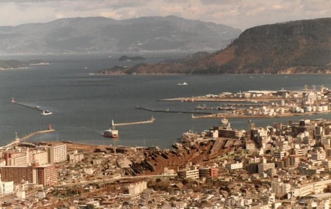 1981（昭56）年頃の高松港周辺（高松港管理事務所提供）