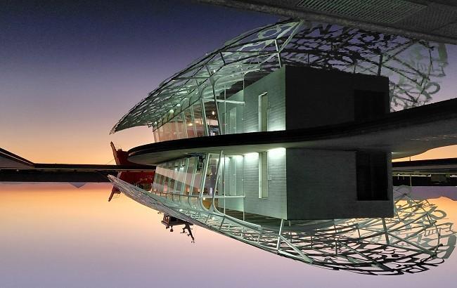 携帯で撮った夕暮れの「男木島の魂」