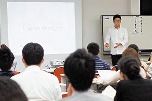 全国の講演会で活動報告することもしばしば   