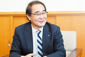 自立型「角底(かどぞこ)包装」の開発は、 今から思うと賭けでした