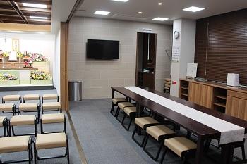式場と会食室の間は仕切ることができる