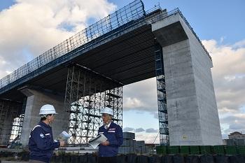 四国横断自動車道「阿南～徳島東」事業の現場で