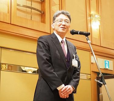 挨拶する工代教育長