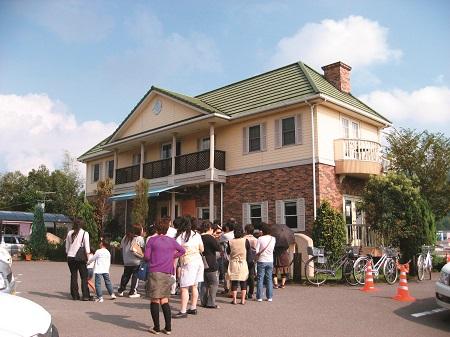 ラ・ファミーユ1号店の国分寺店=高松市国分寺町福家