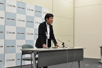 就任会見の様子