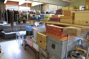 遺品整理で引き取った品(自社借倉庫内)