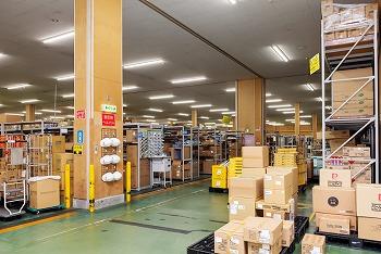 大量の商品が保管されているレックス総合物流センター=綾川町東分