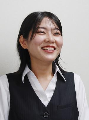 業務課　岡田明音さん（香川県藤井高校出身）