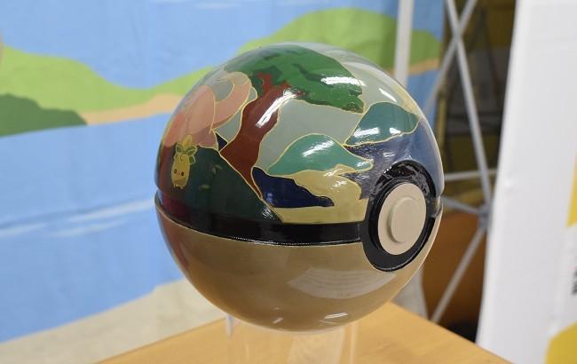 ヤドンと香川県の風景のモチーフをモンスターボールに表現