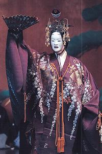 能「羽衣」を舞う伶以野さん
