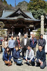 香川県警察本部の職員と大窪寺へ