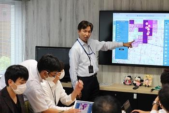 システムについて社内で議論