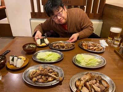 香川の名物「骨付鳥」を堪能