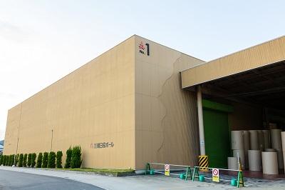 段ボール箱をイメージした本社工場