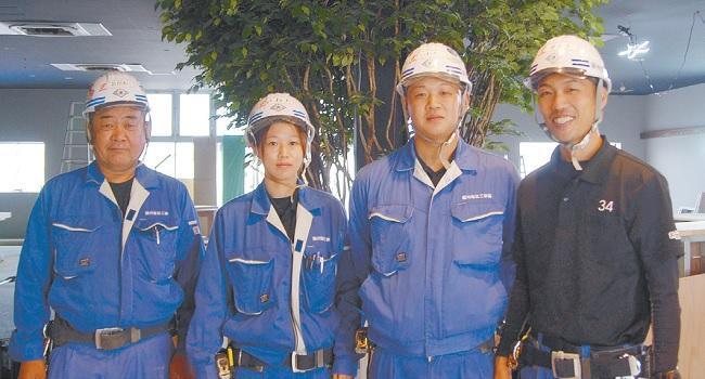 常務取締役 佐藤攻さん(右端)と技術者の皆さん