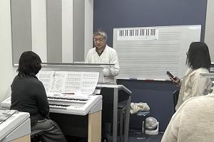 22年にエレクトーンを習い始め、 仲間(ジュピターズ)との定期交流会を楽しんでいる