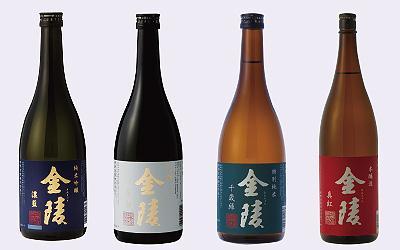「NIPPON COLORS」。左から「純米吟醸 濃藍(こいあい)」「吟醸 月白(げっぱく)」 「特別純米 千歳緑(ちとせみどり)」「本醸造 真紅(しんく)」