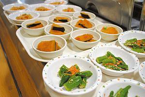 副菜(小鉢)は常時7~8種類を用意