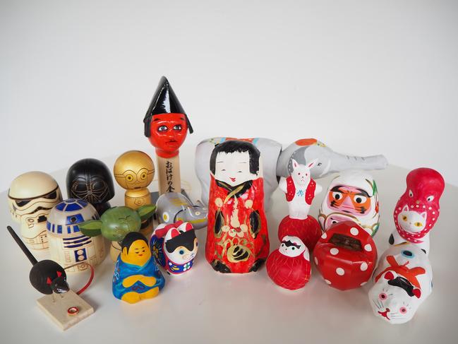 杉本さんの郷土玩具コレクションの一部。東北から九州まで様々な玩具がある