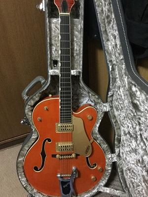 持っているギターの一つ。ブライアン・アダムスが使っているものと同じグレッチというメーカー