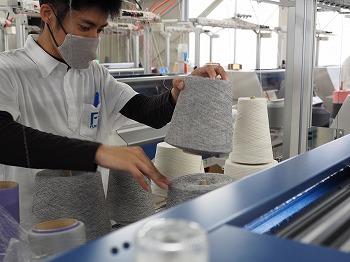 手袋製造の様子