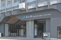 先月開業した新JR松山駅
