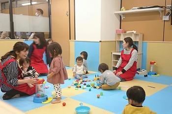 子育て中の女性を応援する託児スペース「クリエ×ママスクエア」 ＝クリエアナブキ オフィス内