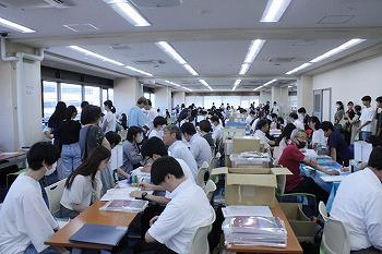 7月に行われた進学相談会。受験生や保護者など約1500人と 全国から106の大学が参加した
