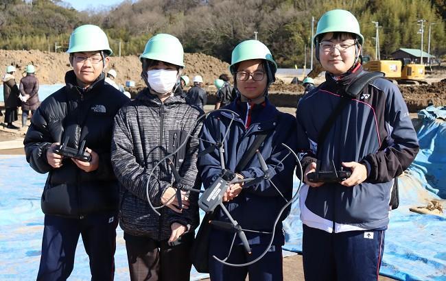 志度高校コンピューター部の生徒たちによるドローン撮影も行われた