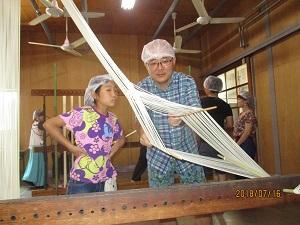 小豆島のそうめんの箸分け