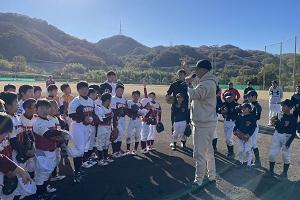 野球教室には地域の子どもたちが参加